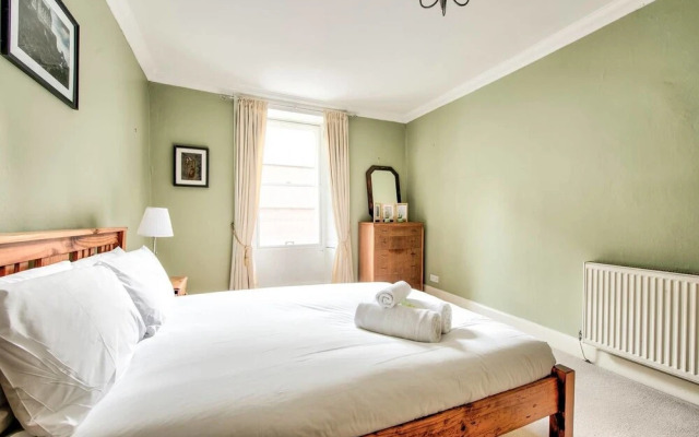 Perfect Location! - Charming Rose St Apart for 4