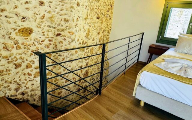 Roussos Place - Next To Splantzia Square - 2bd 2ba
