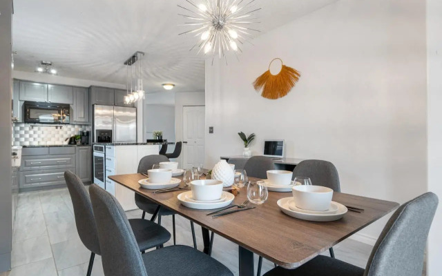 Dino Roar I Sleeps 12 I New