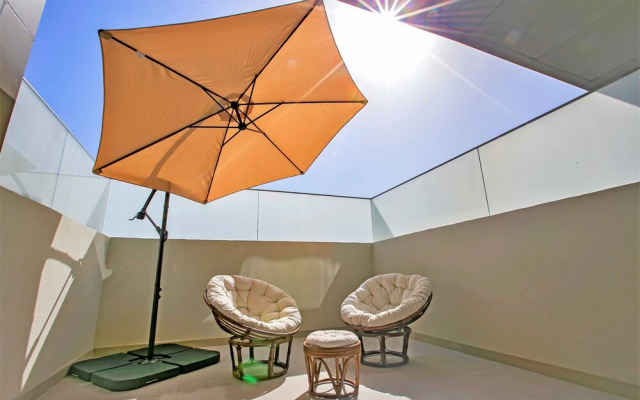 Stunning Studio With Balcony at Park View Dubai