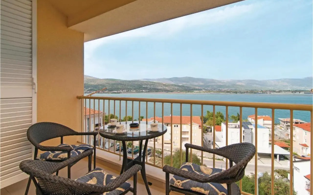 Two-Bedroom Apartment Misevac with Sea View 07