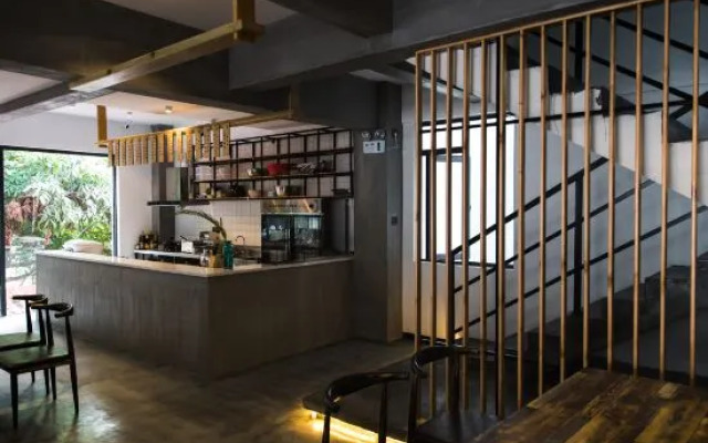 Lanhai Xiaozhu Hostel