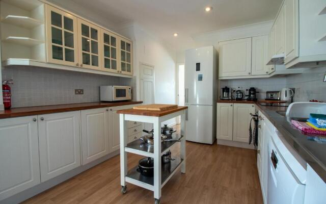 Spacious Home - Sea & Steam Train Views + Garden