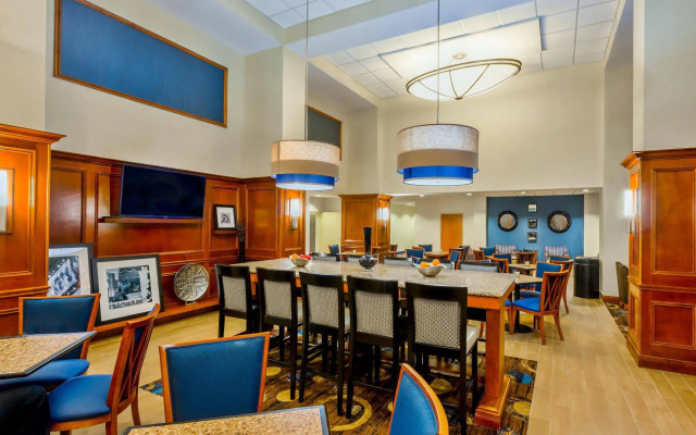 Hampton Inn & Suites ATL-Six Flags