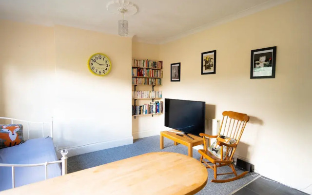 Windsor Apartment with Parking