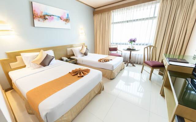 Pinnacle Lumpinee Park Hotel