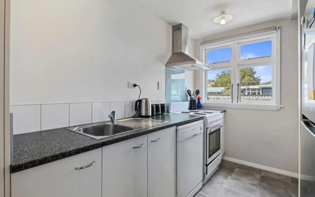 Bliss on Barratt - Blenheim Holiday Home