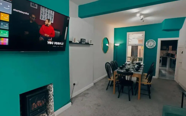 4BR Ravenhill Modern Home