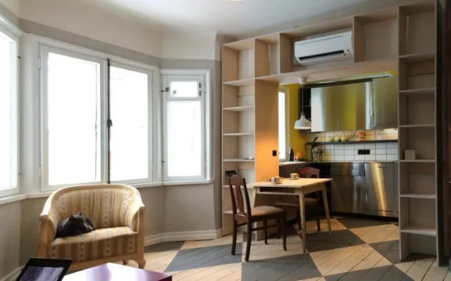 History Designer Flat