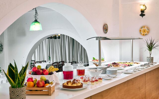 Coriva Beach Hotel & Bungalows