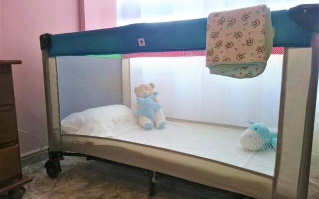 Bright spacious apartment, 2 min walk from beach
