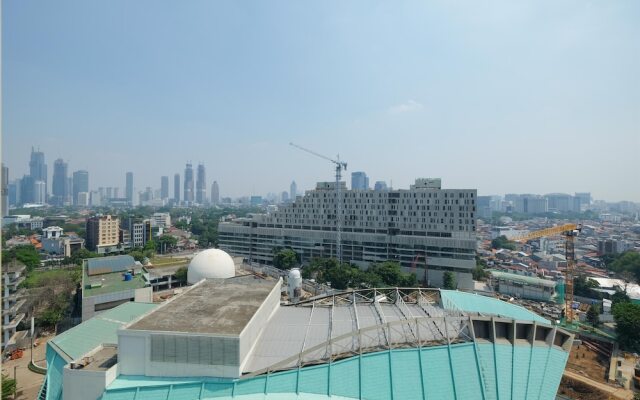 Cozy Living Studio Apartment at Menteng Park