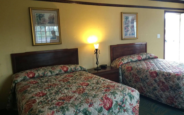Track & Turf Motel