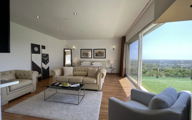 The Lake Villa Mountains & Sea view
