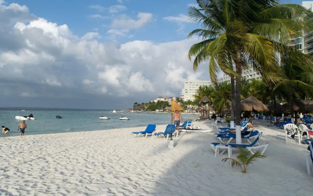 Oceanfront Condo at Voted Best Cancun Sandy Beach
