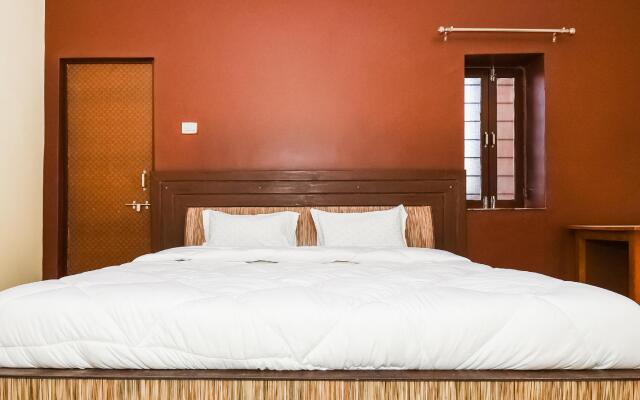 SPOT ON 40066 Sapphire Inn