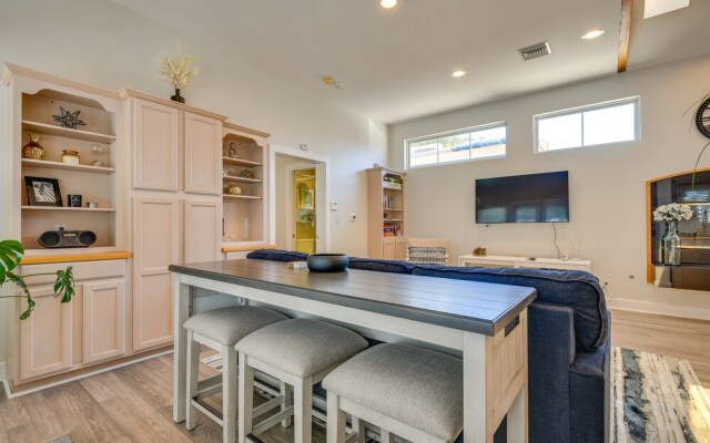 Luxe Pasadena Casita w/ Fireplace & Grill