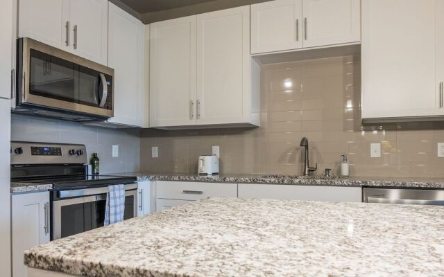 Baymeadows 2 BR Apt by Frontdesk