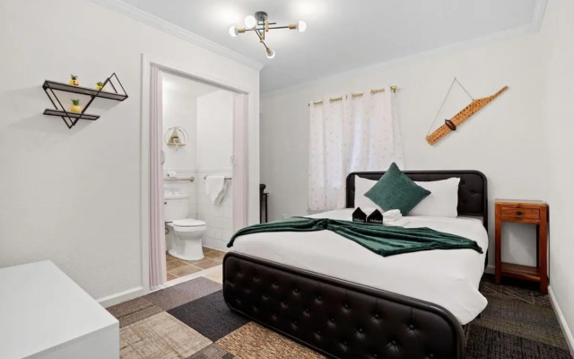 Spacious 5BR Coastal Retreat - 8 Beds Beach & Golf