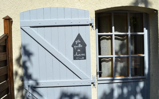 Cozy Holiday Home in Brion with Swimming Pool