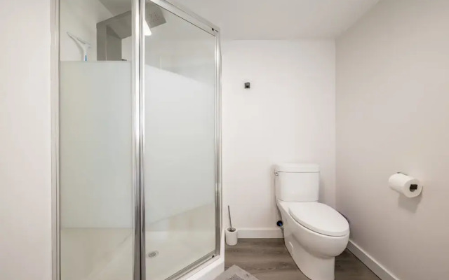 Modern Contemporary 2 Bedroom Suite