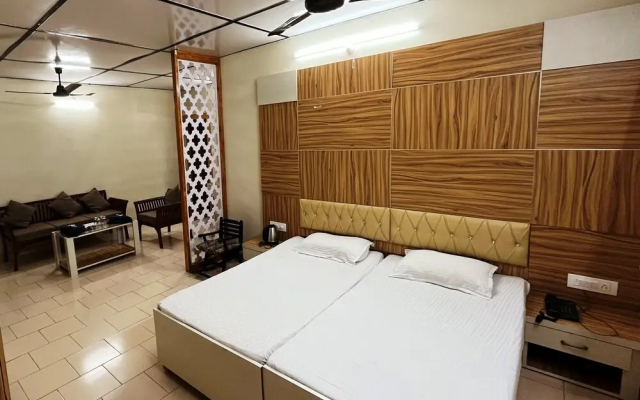 Pops Hotel & Restaurant