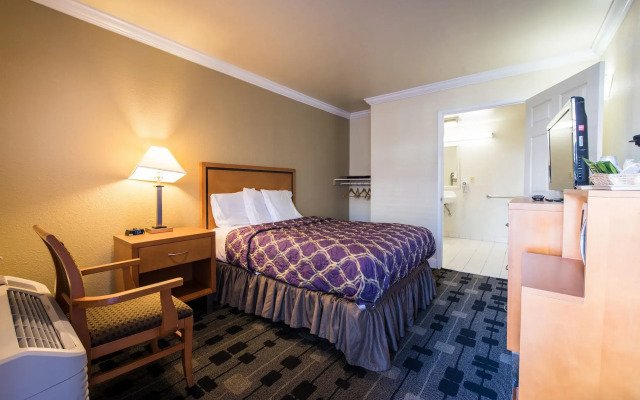 SOMA Park Inn – Civic Center