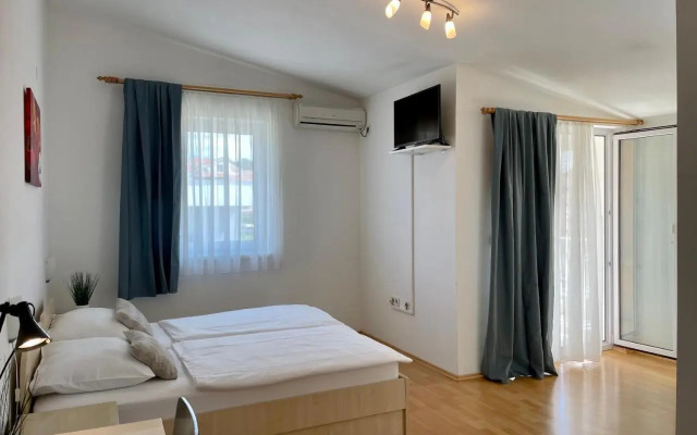 Rooms and Apartments Ana