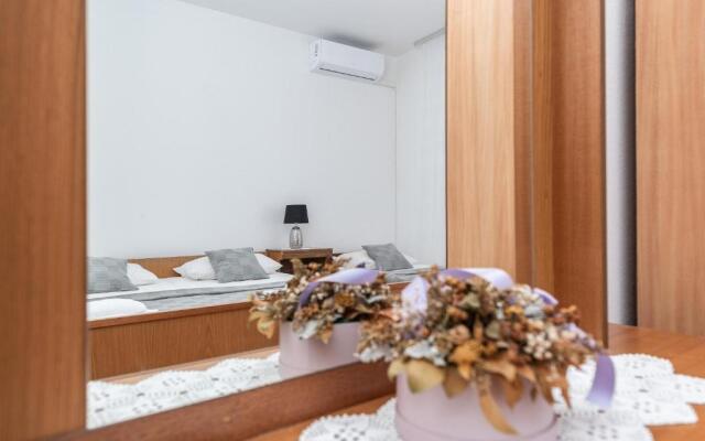 Centrally located apartment for 16