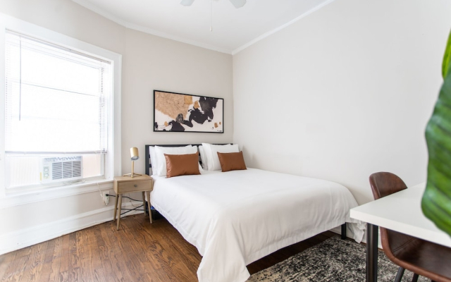 Aesthetic Vibrant 2BR Apt Lincoln Square