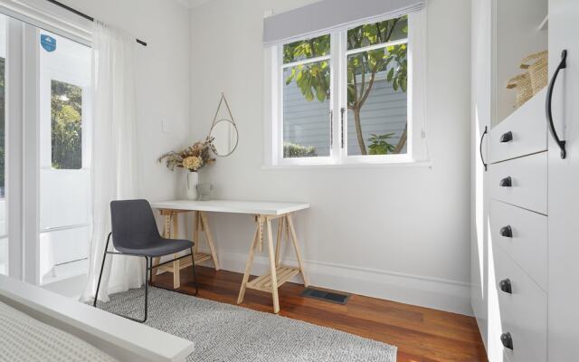 Grey Lynn - Grandeur - Cafe Lifestyle