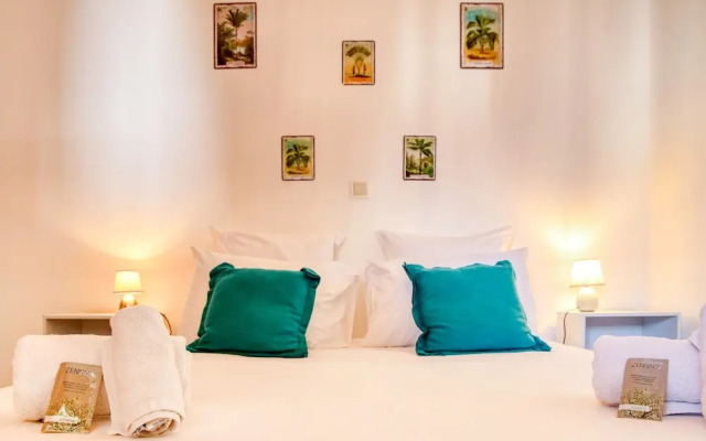 Modern Comfort by the Lagoon