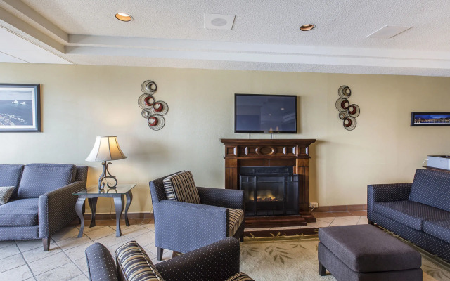 DoubleTree by Hilton St. John's Harbourview