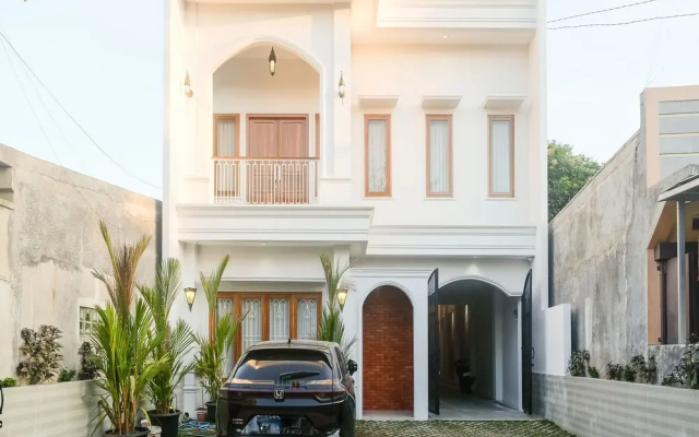 Urbanview Syariah Loji Arum Stasiun Klaten by RedDoorz