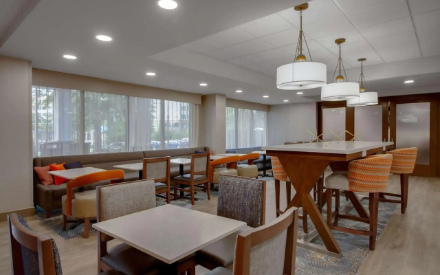 Hampton Inn Birmingham-Colonnade 280