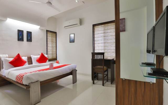 OYO 15508 Shreeji Sangeet Apartments