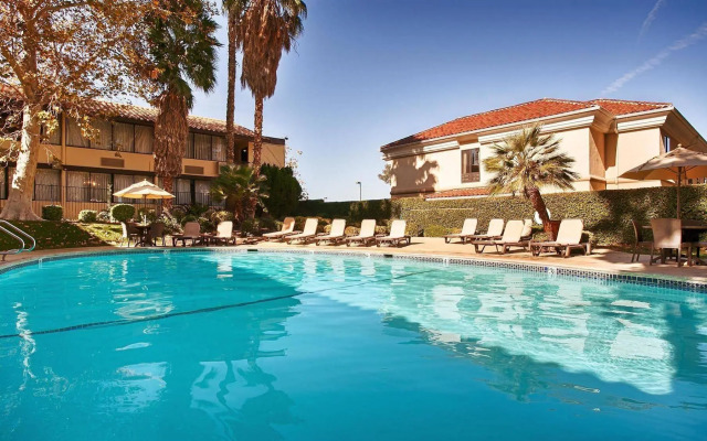 Best Western Valencia Inn