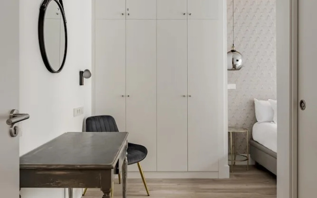 Dobo | Marco Polo Residence