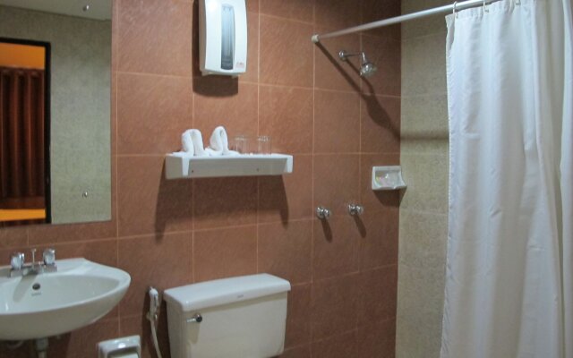 Travel Lodge Suriwongse - Adult only