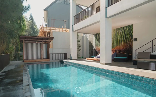 Narwastu hill 6BR villa with pool and movie room