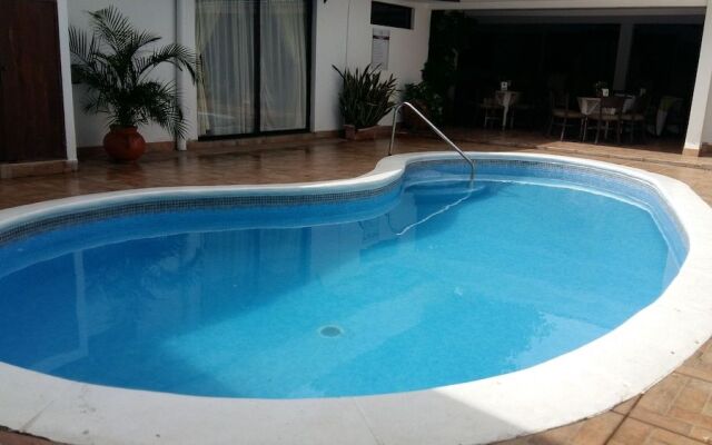 Maracas Inn