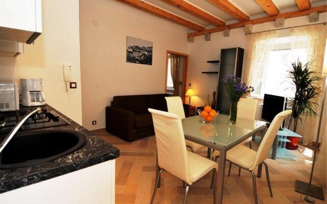 Steps Old Town Apartments by Irundo