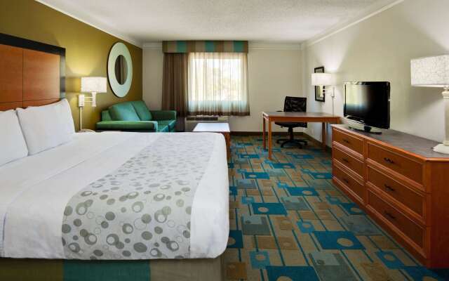 La Quinta Inn & Suites by Wyndham St. Pete-Clearwater Airpt