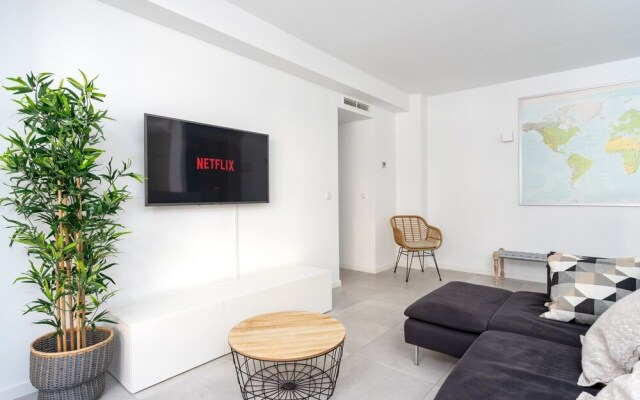 Stunning 3BR Terrace Apartment Best location Ref 124