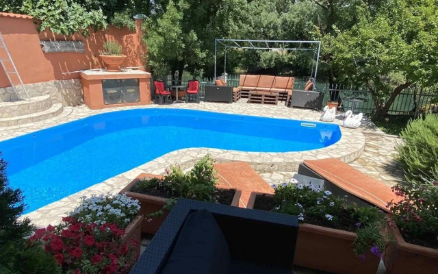 Private Riverside Villa Silvia