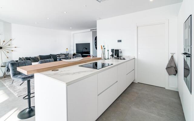 LAE13.1D- Apotel  Estepona hills by Roomservices