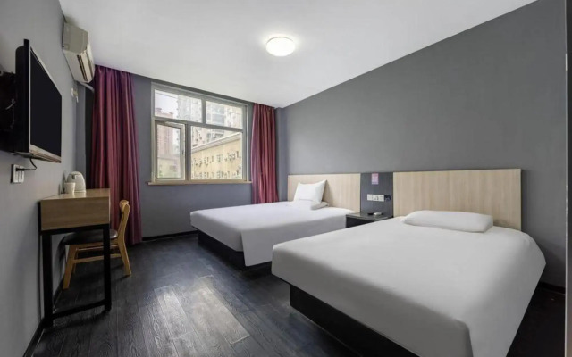 Red House Hotel (Shanghai Red House Hospital Lujiabang Road Subway Station Branch)