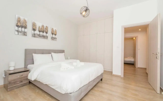 Modern flat in Central Athens #4