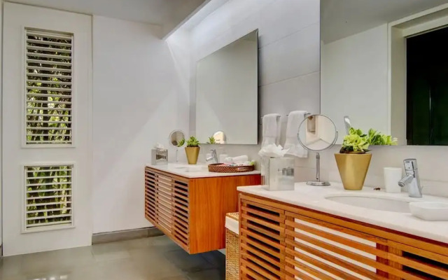 Breathtaking Ocean-view Home w Pool Modern Design