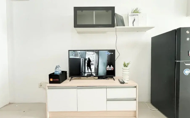 White Tone 1Br At Vittoria Residence Apartment